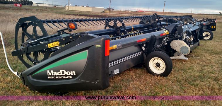 image for item BR9415 2015 MacDon FD75 flex head