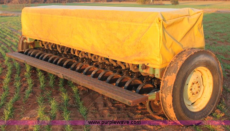 image for item H8019 John Deere 8350 grain drill