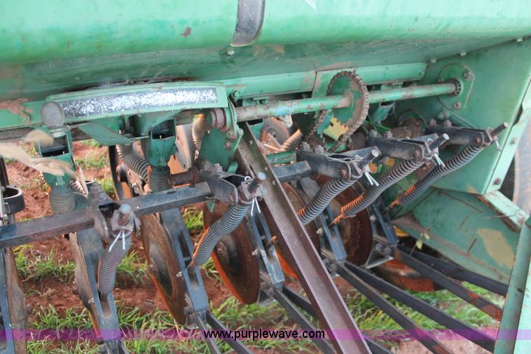 image for item H8019 John Deere 8350 grain drill