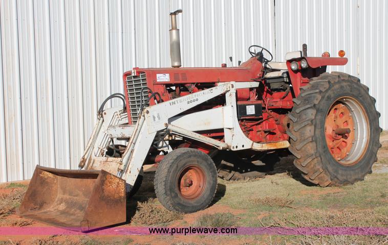 image for item H8035 1967 International Farmall 856 tractor