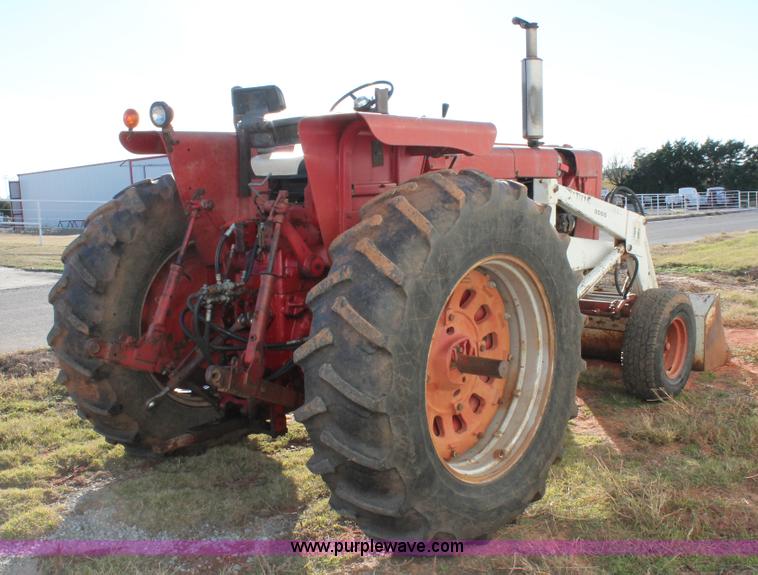 image for item H8035 1967 International Farmall 856 tractor
