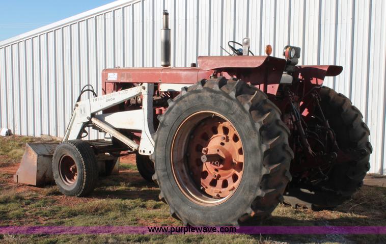 image for item H8035 1967 International Farmall 856 tractor