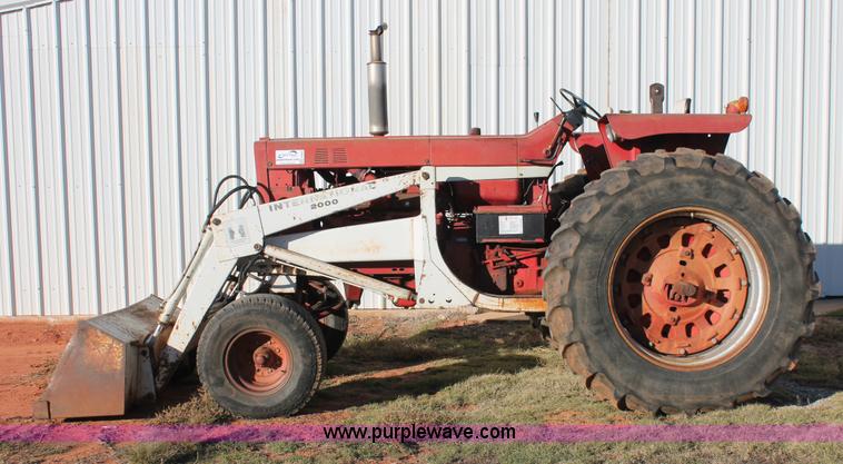 image for item H8035 1967 International Farmall 856 tractor