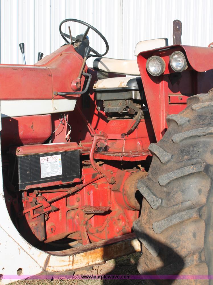 image for item H8035 1967 International Farmall 856 tractor