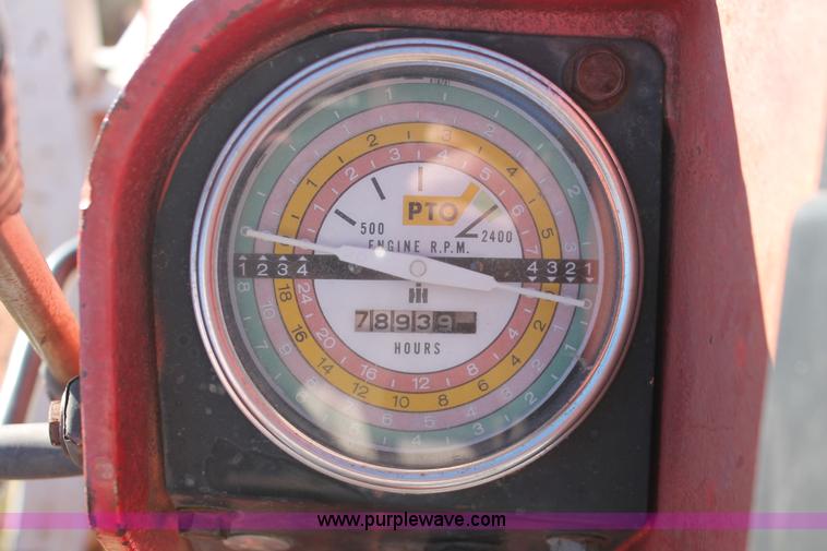 image for item H8035 1967 International Farmall 856 tractor