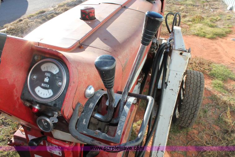 image for item H8035 1967 International Farmall 856 tractor