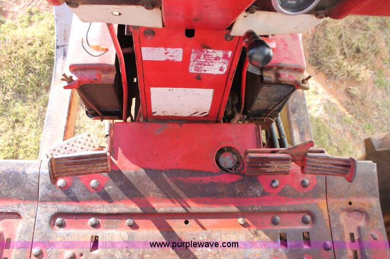 image for item H8035 1967 International Farmall 856 tractor