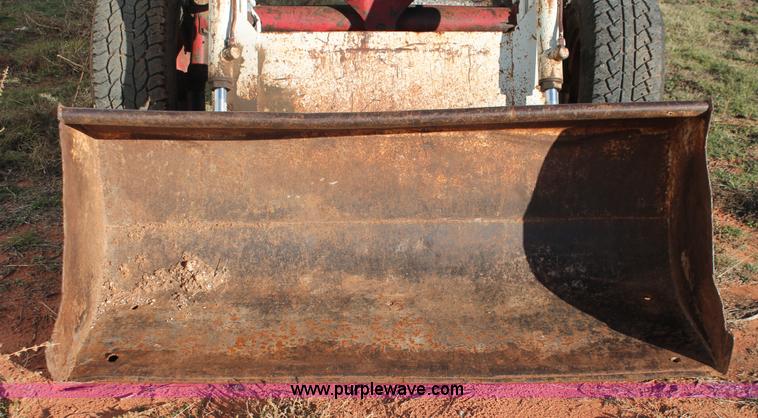 image for item H8035 1967 International Farmall 856 tractor