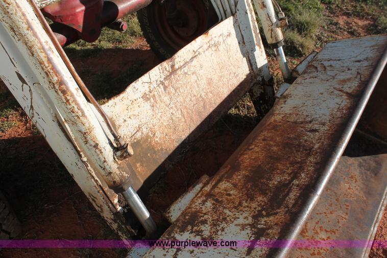 image for item H8035 1967 International Farmall 856 tractor