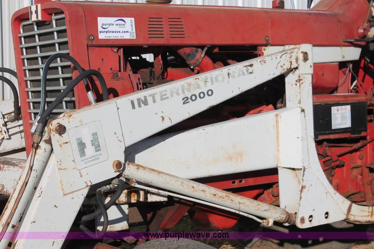 image for item H8035 1967 International Farmall 856 tractor