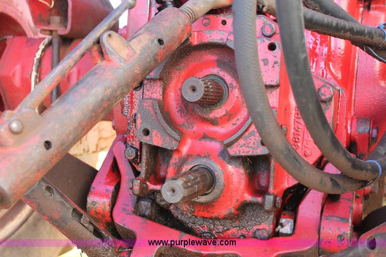 image for item H8035 1967 International Farmall 856 tractor
