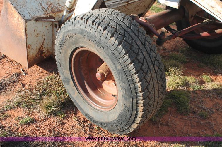 image for item H8035 1967 International Farmall 856 tractor