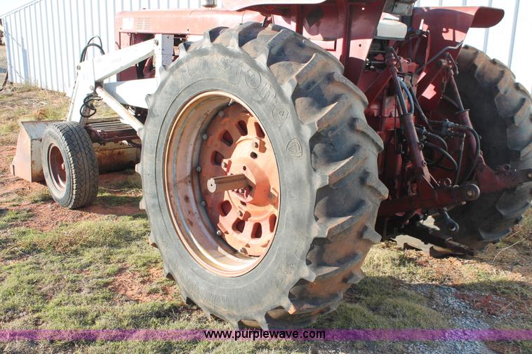 image for item H8035 1967 International Farmall 856 tractor