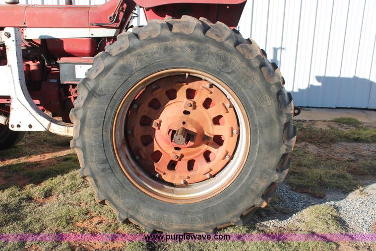 image for item H8035 1967 International Farmall 856 tractor