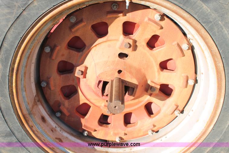 image for item H8035 1967 International Farmall 856 tractor