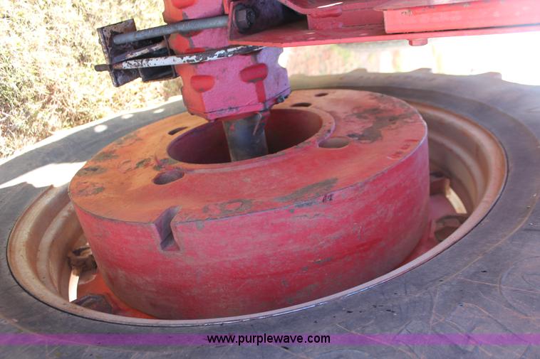 image for item H8035 1967 International Farmall 856 tractor