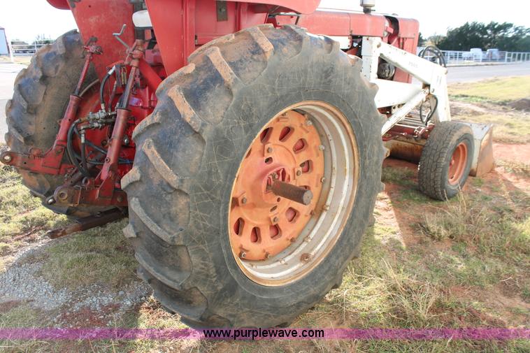 image for item H8035 1967 International Farmall 856 tractor