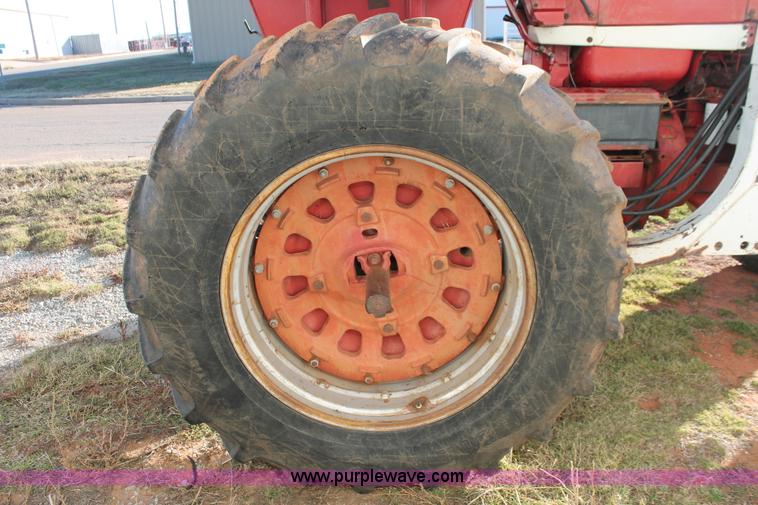 image for item H8035 1967 International Farmall 856 tractor