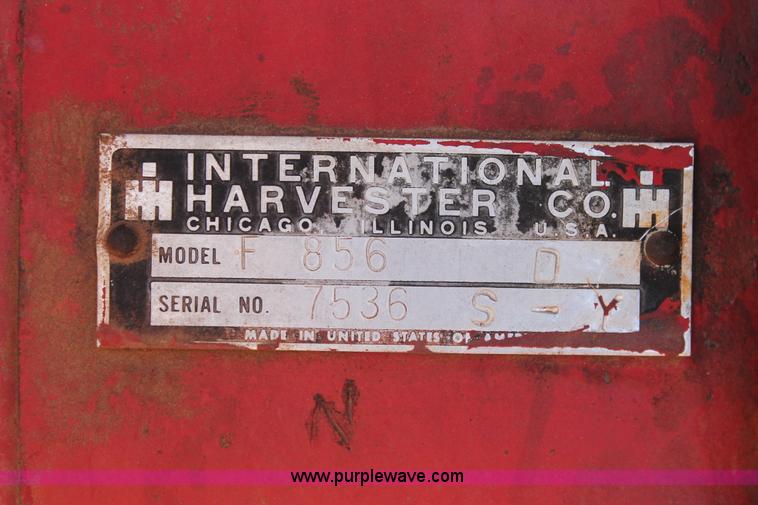 image for item H8035 1967 International Farmall 856 tractor