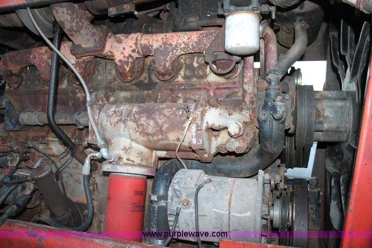 image for item J1359 1981 Versatile 895 4WD tractor