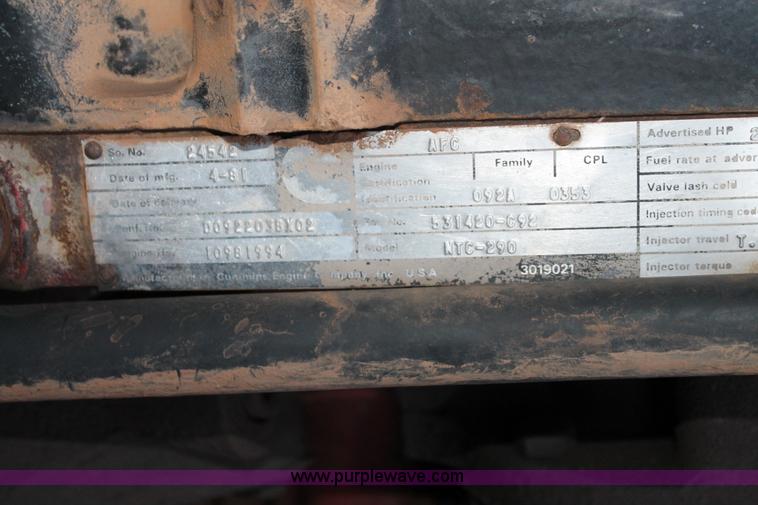 image for item J1359 1981 Versatile 895 4WD tractor