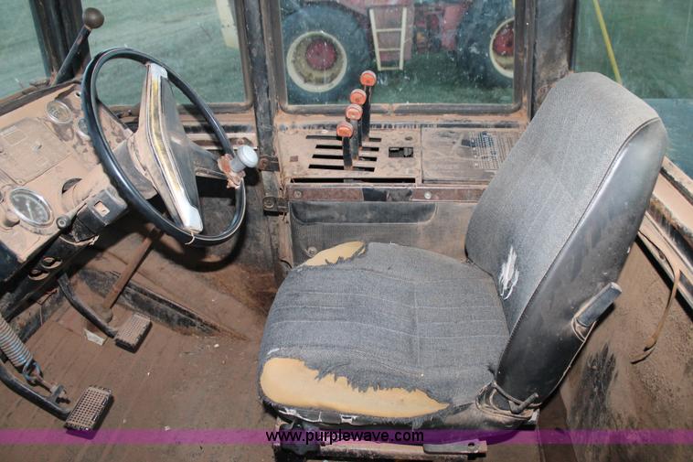 image for item J1359 1981 Versatile 895 4WD tractor