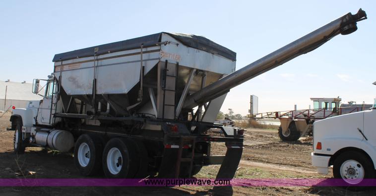 image for item J1378 1970 Mack RS700C tender truck