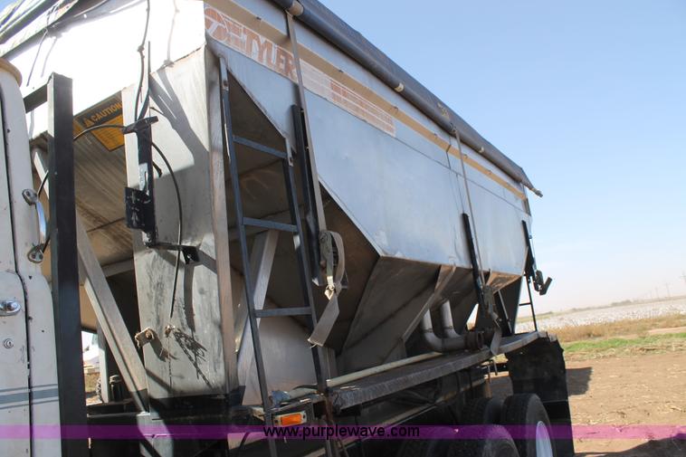 image for item J1378 1970 Mack RS700C tender truck