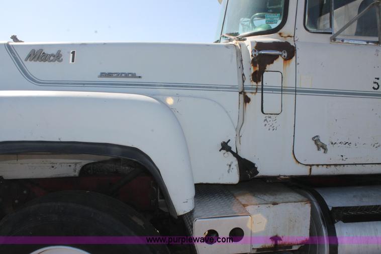 image for item J1378 1970 Mack RS700C tender truck