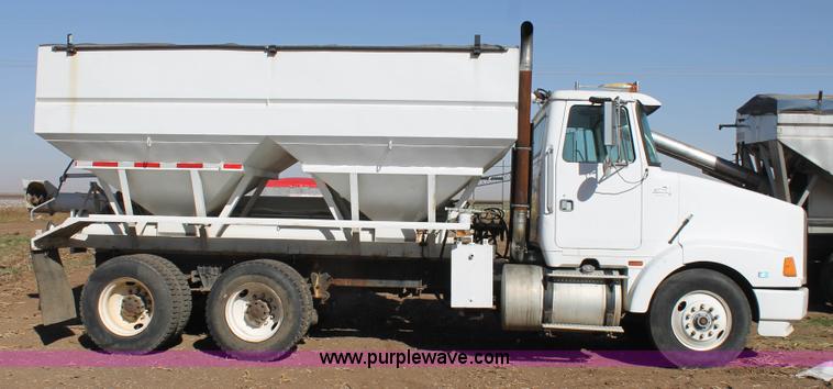 image for item J1379 1989 Volvo WHEB tender truck