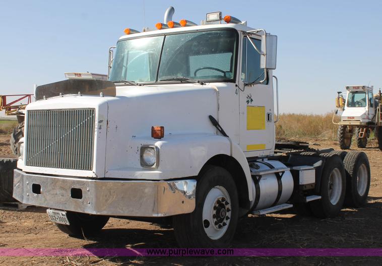 image for item J1380 1995 Volvo WG semi truck