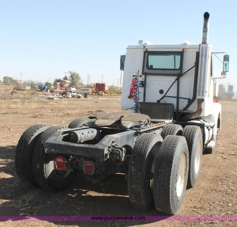 image for item J1380 1995 Volvo WG semi truck