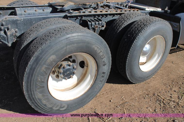 image for item J1380 1995 Volvo WG semi truck