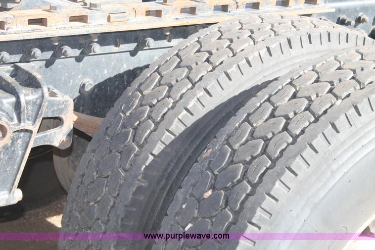 image for item J1380 1995 Volvo WG semi truck