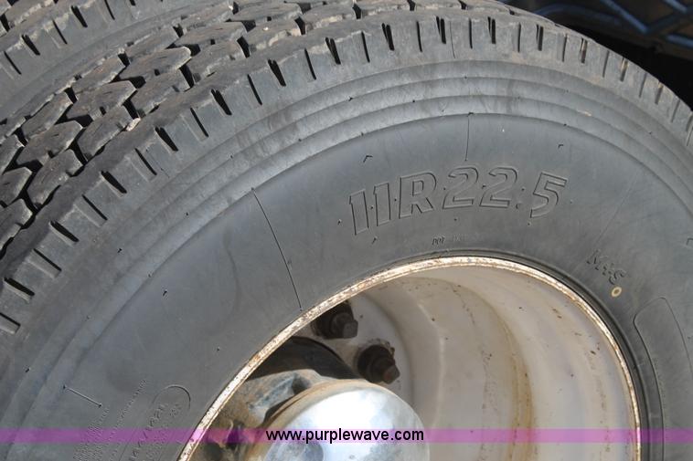 image for item J1380 1995 Volvo WG semi truck