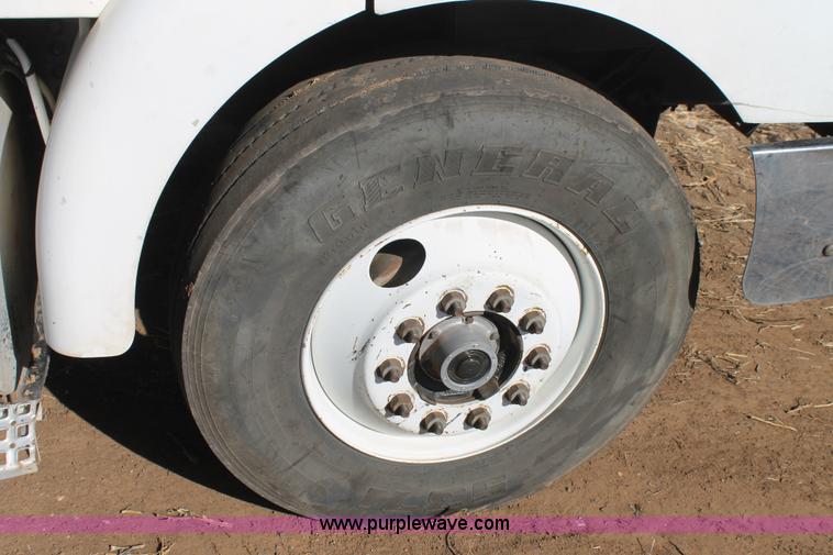 image for item J1380 1995 Volvo WG semi truck