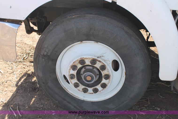 image for item J1380 1995 Volvo WG semi truck