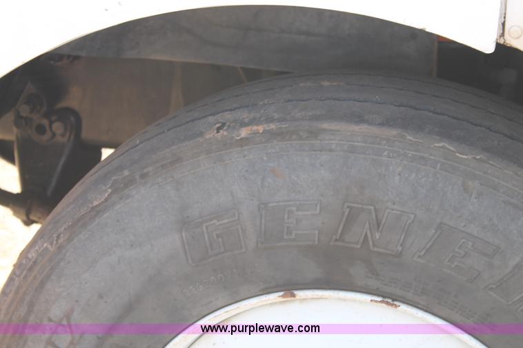 image for item J1380 1995 Volvo WG semi truck