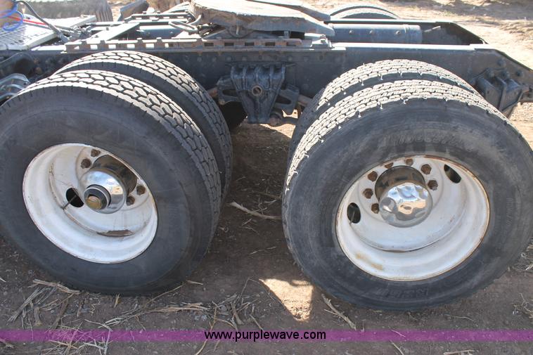 image for item J1380 1995 Volvo WG semi truck