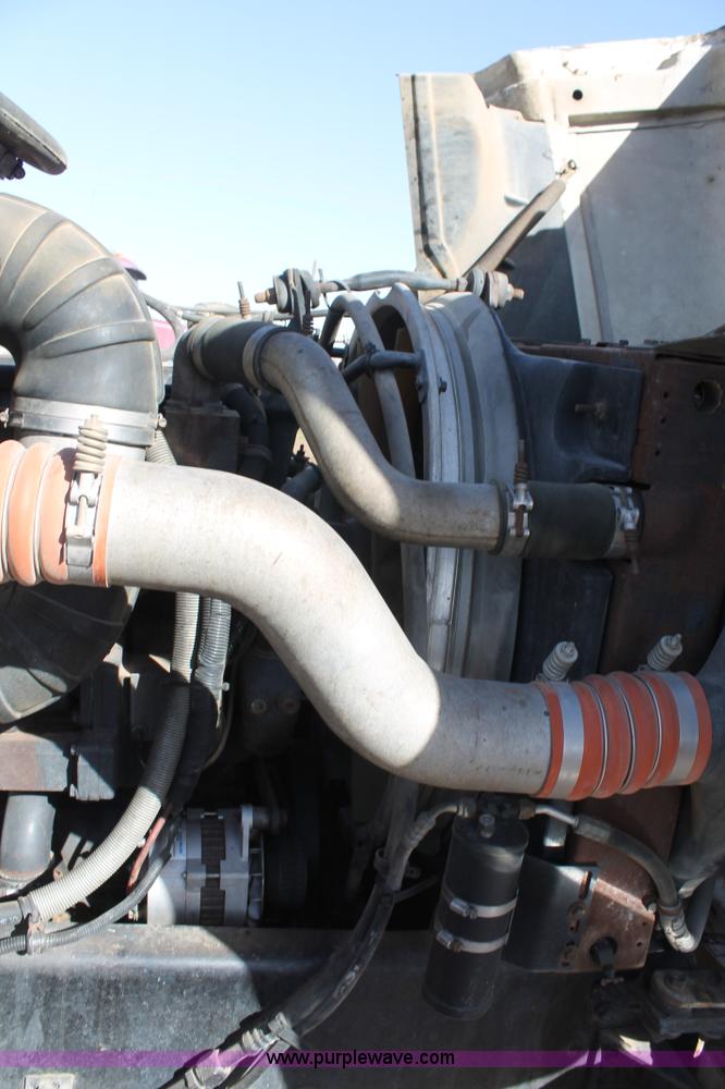 image for item J1380 1995 Volvo WG semi truck