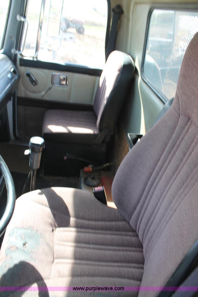 image for item J1380 1995 Volvo WG semi truck