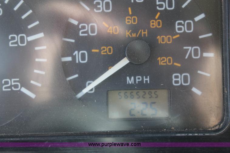 image for item J1380 1995 Volvo WG semi truck