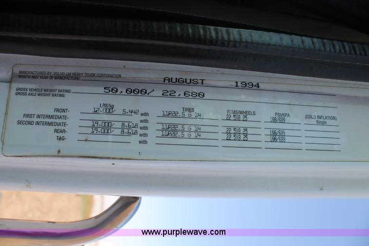 image for item J1380 1995 Volvo WG semi truck
