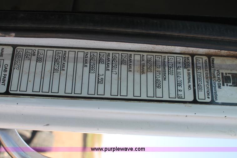 image for item J1380 1995 Volvo WG semi truck