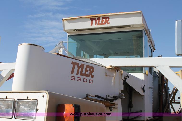 image for item J1382 Tyler 3300 liquid fertilizer sprayer