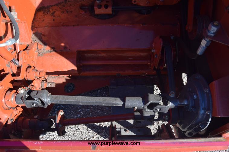 image for item K5756 Massey-Ferguson 9192 swather rotary head