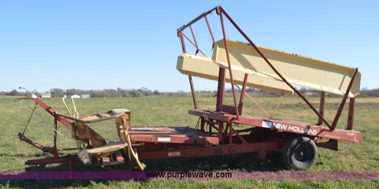 image for item K7592 New Holland 1010 Stackliner bale wagon