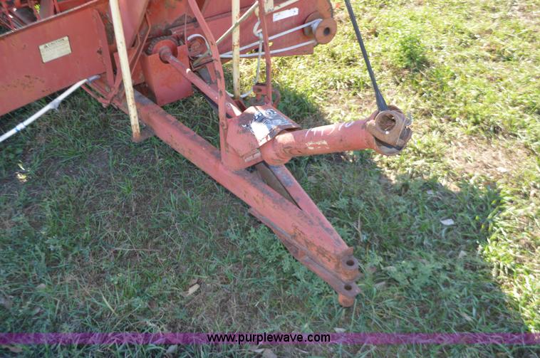 image for item K7592 New Holland 1010 Stackliner bale wagon