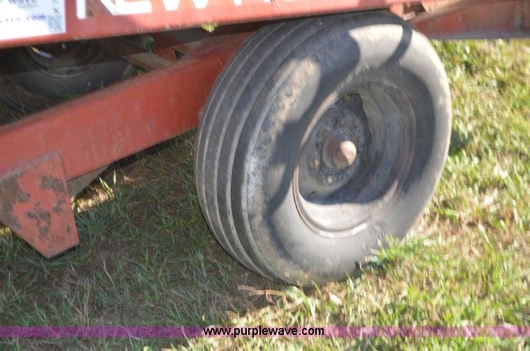 image for item K7592 New Holland 1010 Stackliner bale wagon