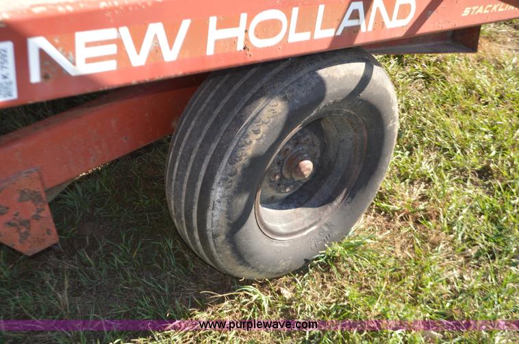 image for item K7592 New Holland 1010 Stackliner bale wagon